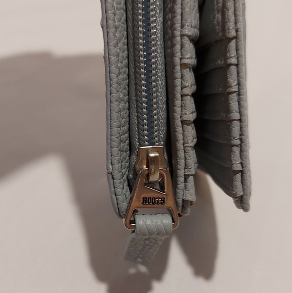 COPY - ROOTS NWT WALLET - Picture 3 of 8